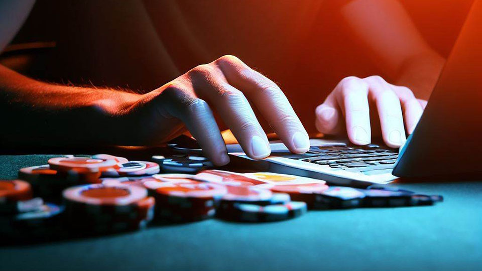 Play Poker Online at FB88