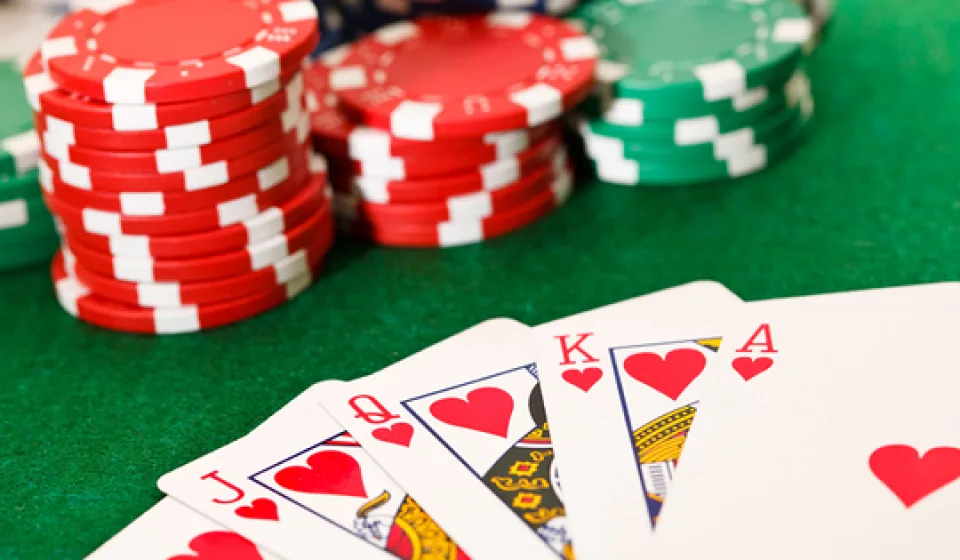 Tham gia giải đấu poker