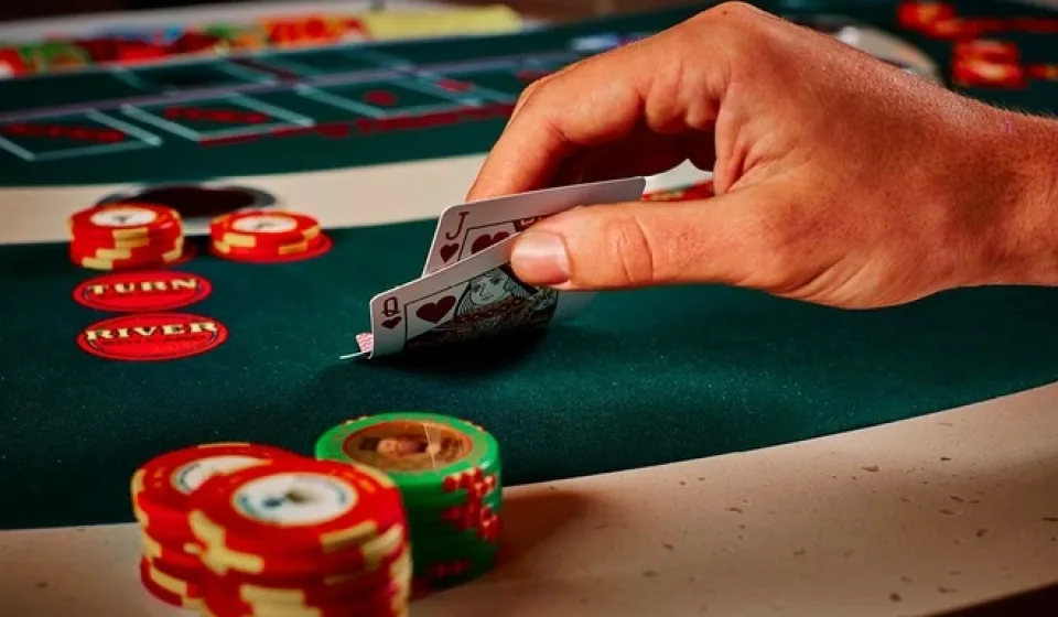 Tham gia giải đấu poker